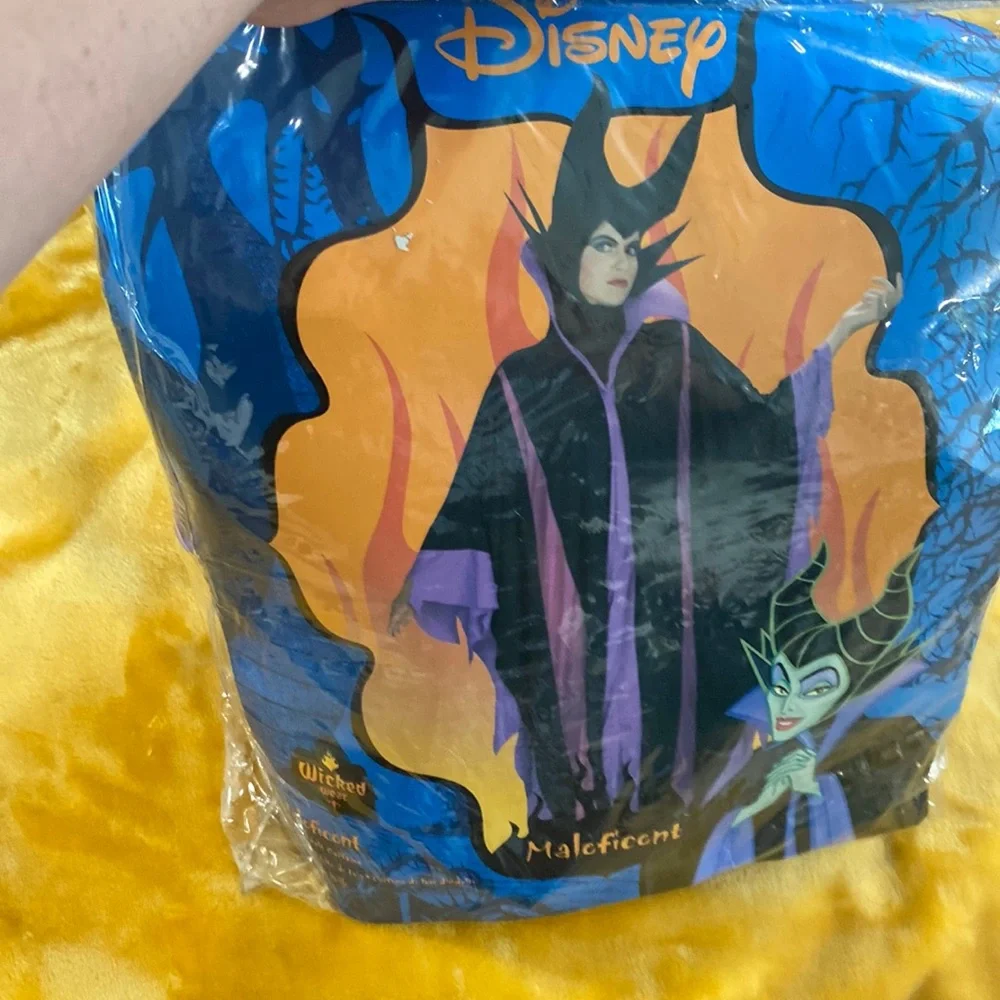 🎃 Women’s Disney Maleficent Halloween Costume. Size 12-14